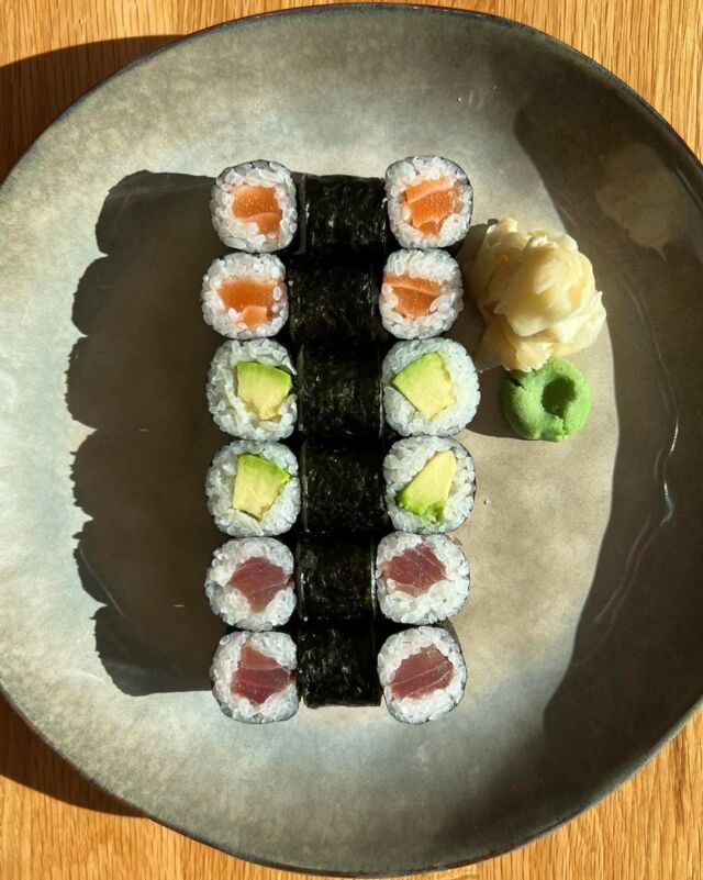 SET 4🤩
hosos maki sake 6ks, hoso maki tekka 6ks, hoso maki avocado 6ks
Máte rádi klasické tenké rolky, které jsou plněny pouze jednou ingrediencí? Tak tenhle set je přímo pro vás!🫵
#set4 #hosomaki #sake #losos #tekka #tunak #avocado #avokado #sushi #sushilovers #poke #pokebowl #seafood #rozvoz #delivery #jidlossebou #obed #vecere #restaurace #dolnibrezany #prahazapad #praha #sushicorso